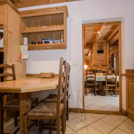 Spacious Chalet That Will Delight Large Families Шале Шамони