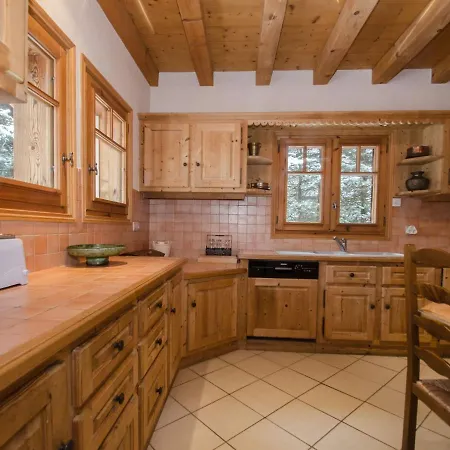 Spacious Chalet That Will Delight Large Families Шале Шамони