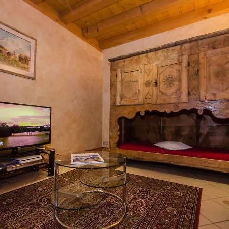 Spacious Chalet That Will Delight Large Families Шале Шамони